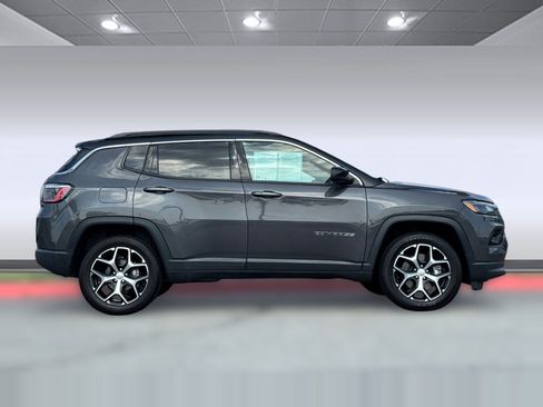 Used 2024 Jeep Compass Limited w/ Sun and Sound Group AWD/4WD image 8