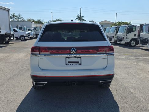 Used 2024 Volkswagen Atlas SE AWD/4WD image 6