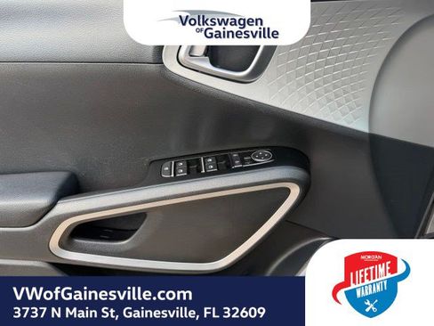 Used 2025 Kia Soul LX w/ LX Technology Package FWD image 15