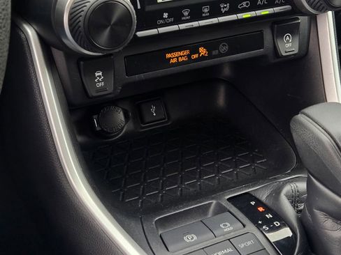Used 2020 Toyota RAV4 LE w/ All Weather Liner Package AWD/4WD image 35