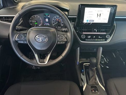 Used 2024 Toyota Corolla Cross AWD Hybrid w/ Moonroof Package image 16