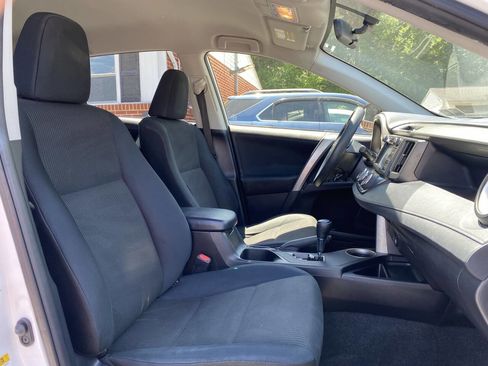 Used 2015 Toyota RAV4 LE FWD image 18