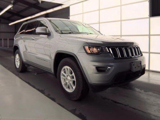 Used 2019 Jeep Grand Cherokee Laredo RWD image 4