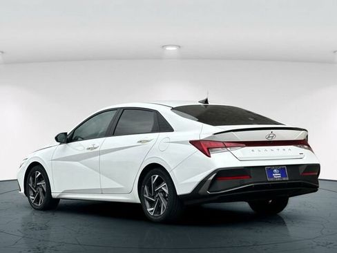 Used 2025 Hyundai Elantra SEL FWD image 4