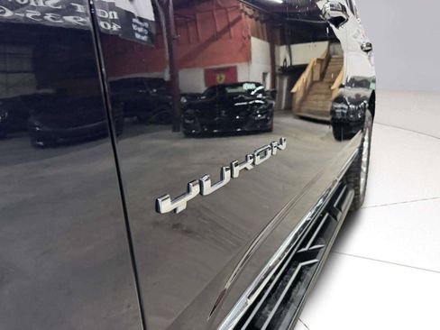 Used 2022 GMC Yukon SLT w/ SLT Luxury Package AWD/4WD image 18