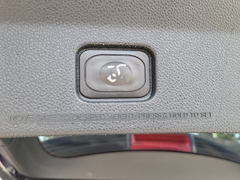 Used 2019 Ford Explorer XLT w/ Equipment Group 202A FWD image 11