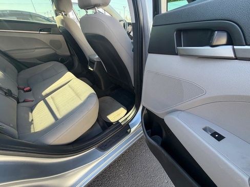Used 2017 Hyundai Elantra SE FWD image 15