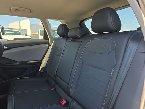 Used 2024 Volkswagen Taos SE image 15