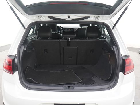 Used 2017 Volkswagen Golf R 4-Door image 16