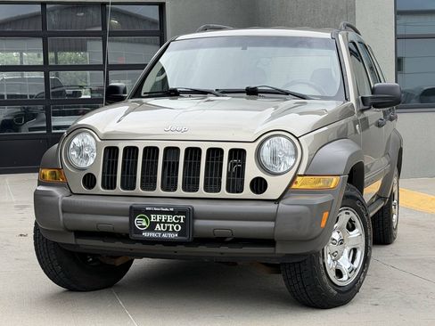 Used 2007 Jeep Liberty Sport AWD/4WD image 3