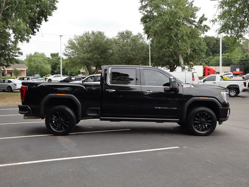 Used 2022 GMC Sierra 3500 Denali w/ Denali Black Diamond Edition AWD/4WD image 10