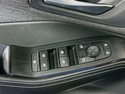 Used 2022 Nissan Rogue SV FWD image 24
