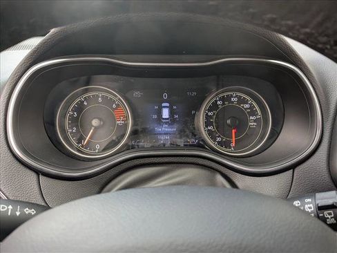 Used 2019 Jeep Cherokee Limited image 10