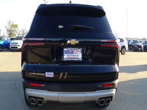 Used 2025 Chevrolet Traverse LT FWD image 7