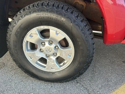 Used 2011 Toyota Tacoma 4x4 Double Cab w/ SR5 Pkg #2 image 9