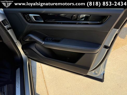 Used 2021 Porsche Cayenne AWD/4WD image 38