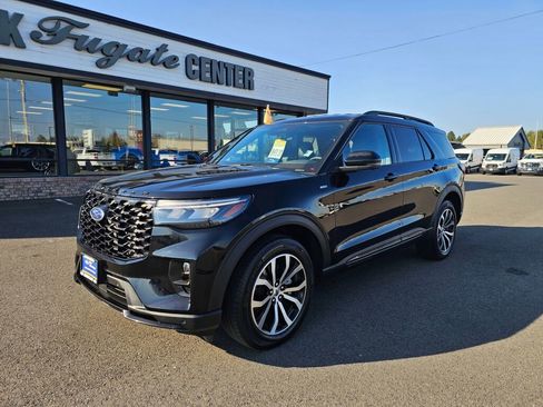 Used 2025 Ford Explorer ST-Line image 2