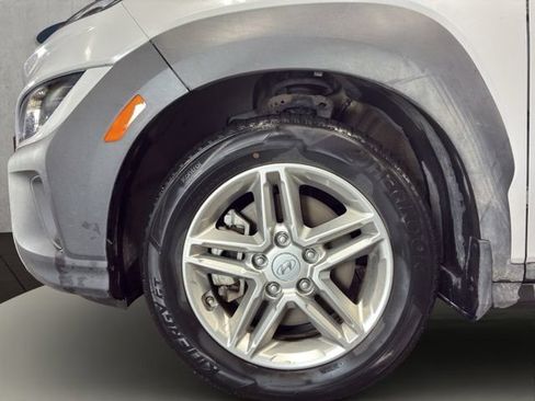 Used 2022 Hyundai Kona SE AWD/4WD image 12
