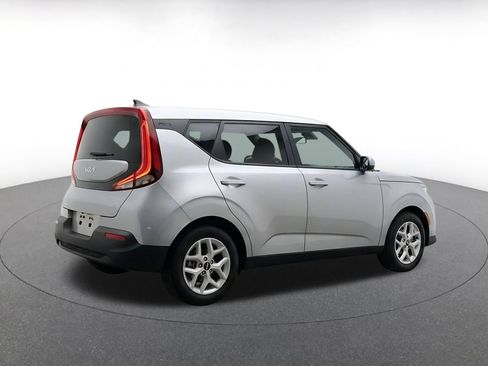 Used 2025 Kia Soul LX w/ LX Technology Package FWD image 10