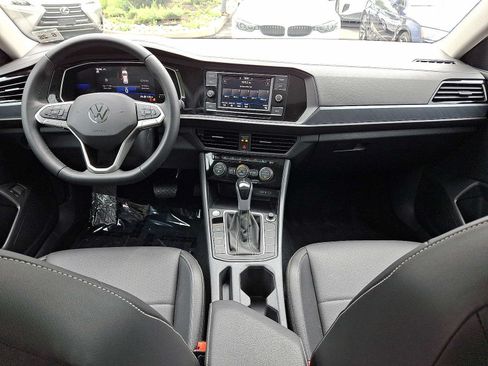 Used 2023 Volkswagen Jetta SE w/ Panoramic Sunroof Package FWD image 10