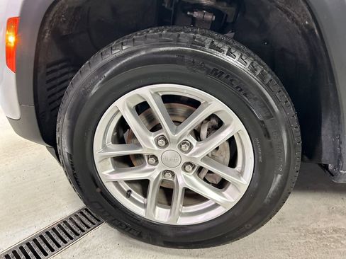 Used 2024 Jeep Grand Cherokee Laredo X w/ Luxury Tech Group I image 9