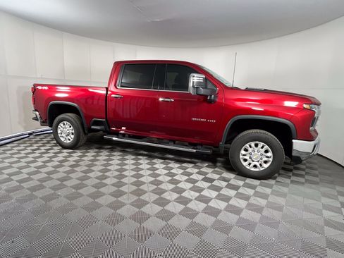 Used 2025 Chevrolet Silverado 3500 LTZ AWD/4WD image 12