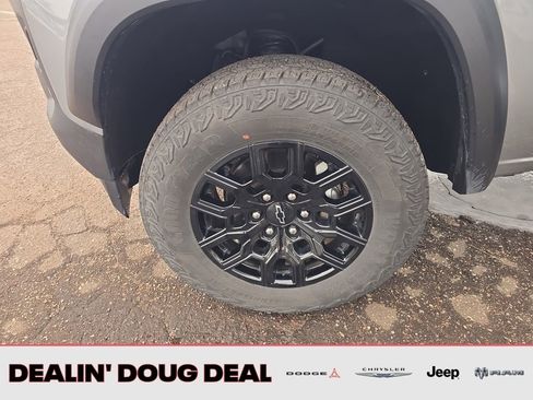 Used 2024 Chevrolet Colorado Trail Boss w/ Technology Package AWD/4WD image 27