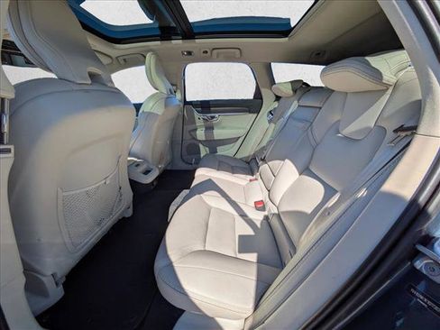 Used 2019 Volvo V90 T5 Cross Country w/ Advanced Package image 18
