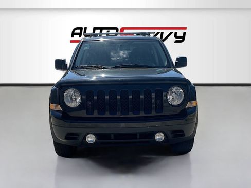 Used 2017 Jeep Patriot Latitude FWD image 2