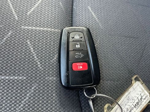 Used 2025 Toyota RAV4 XLE image 23