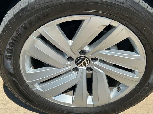 Used 2022 Volkswagen Atlas Cross Sport SE image 8