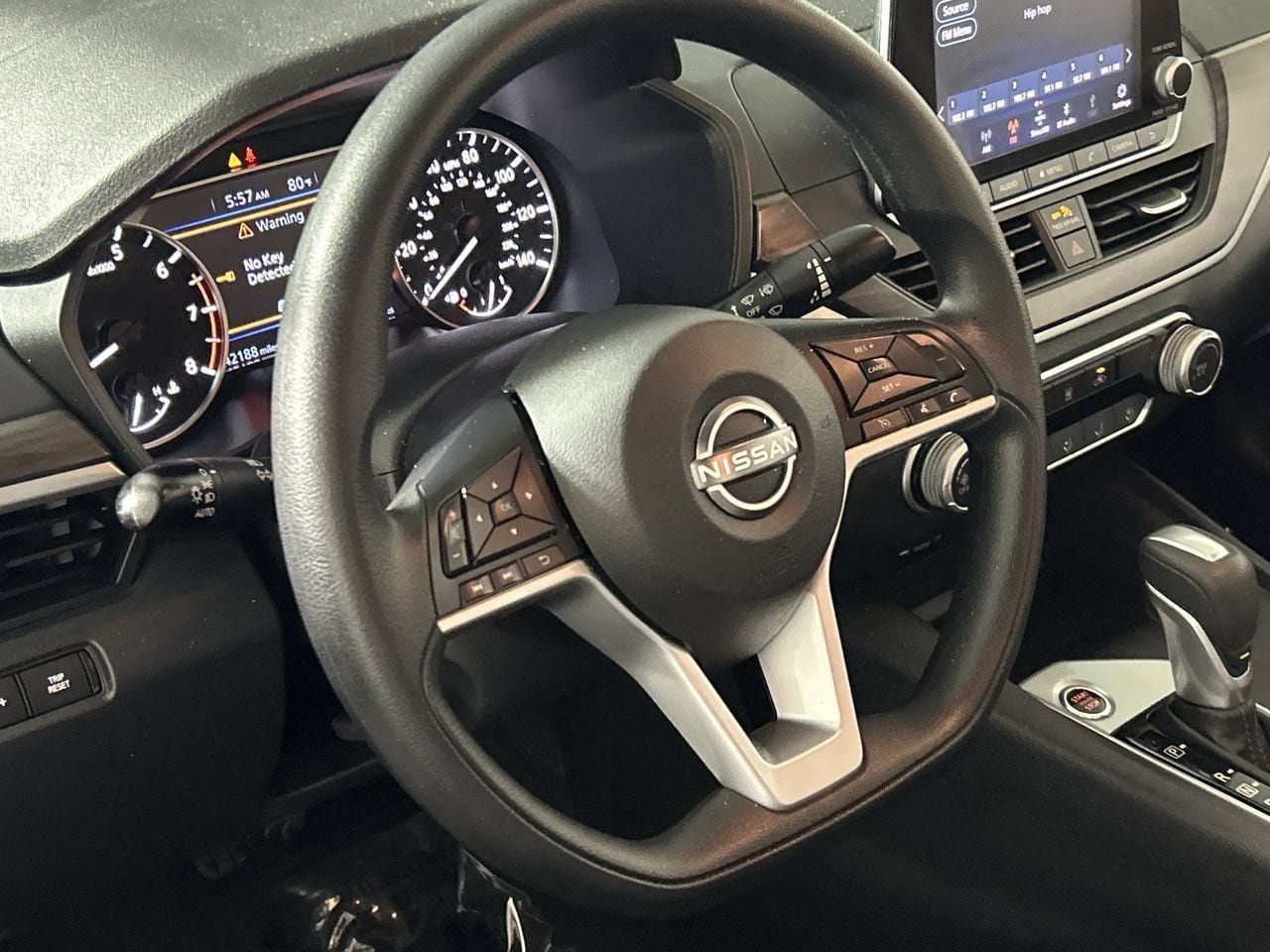 Used 2025 Nissan Altima 2.5 SV FWD image 14