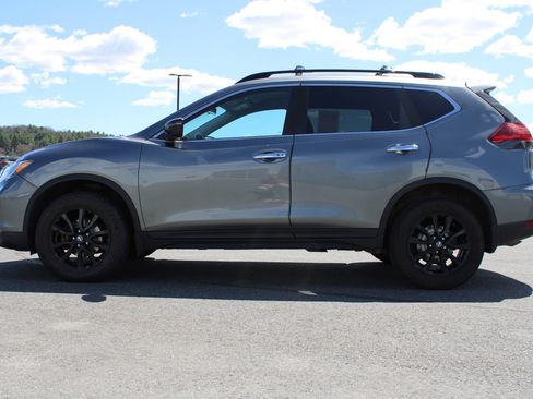 Used 2018 Nissan Rogue SV AWD/4WD image 3