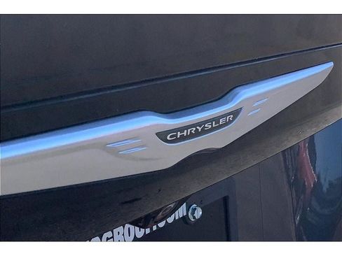 Used 2022 Chrysler Voyager LX FWD image 33