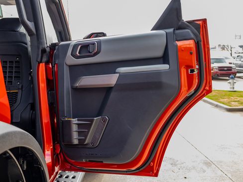 Used 2022 Ford Bronco Badlands image 40