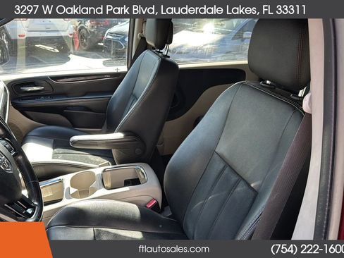 Used 2018 Dodge Grand Caravan SXT FWD image 12