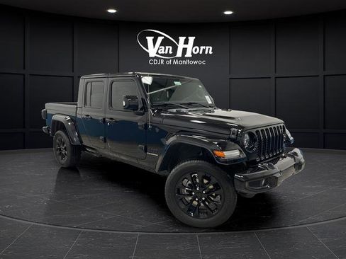 Used 2023 Jeep Gladiator Overland image 1
