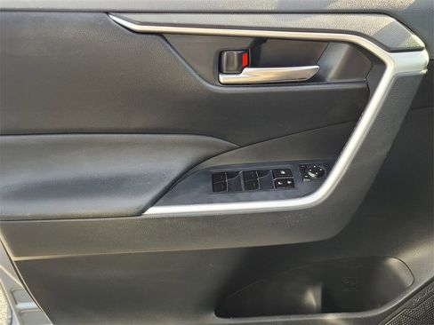 Used 2019 Toyota RAV4 XLE image 29
