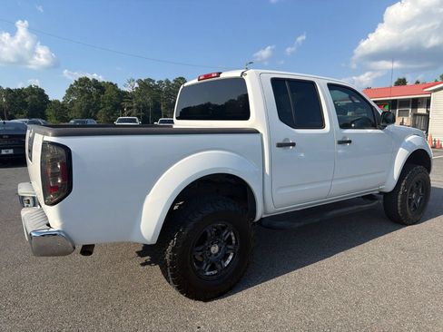 Used 2010 Nissan Frontier SE RWD image 4