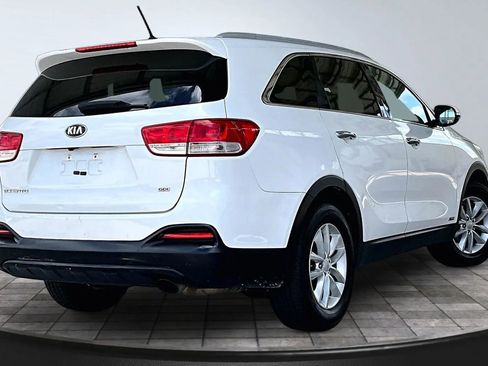 Used 2017 Kia Sorento LX image 6