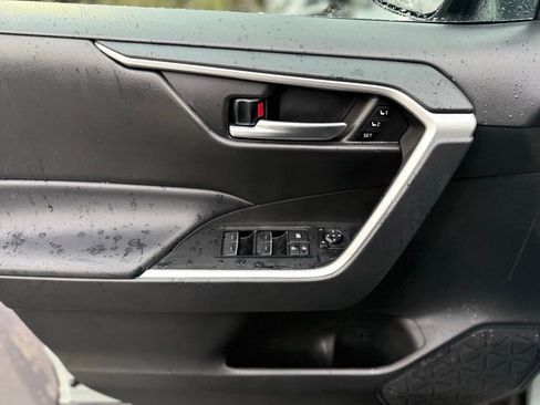 Used 2023 Toyota RAV4 XLE Premium image 15