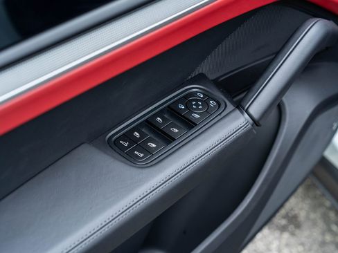 Certified 2024 Porsche Cayenne AWD/4WD image 22