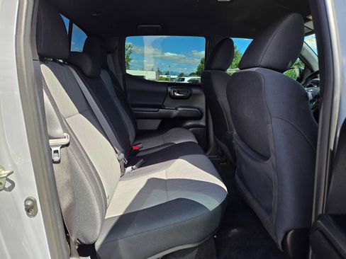Used 2020 Toyota Tacoma TRD Off-Road AWD/4WD image 15