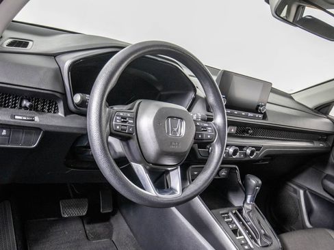 Used 2025 Honda CR-V LX image 17