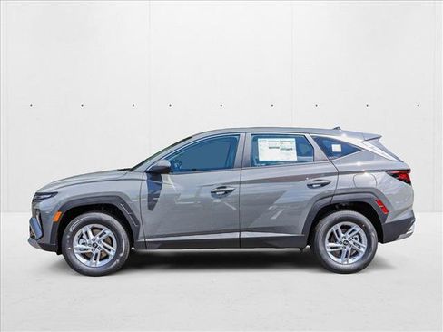 New 2025 Hyundai Tucson SE image 8