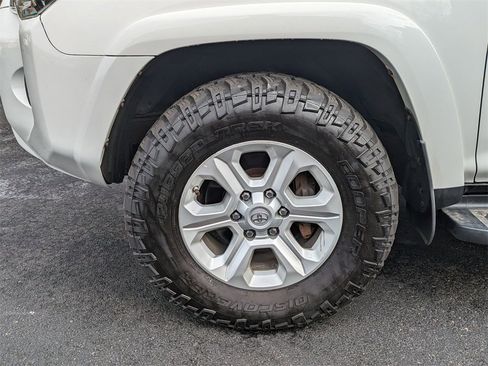 Used 2016 Toyota 4Runner SR5 image 8