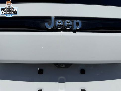 Used 2023 Jeep Grand Cherokee Limited w/ Luxury Tech Group II AWD/4WD image 17