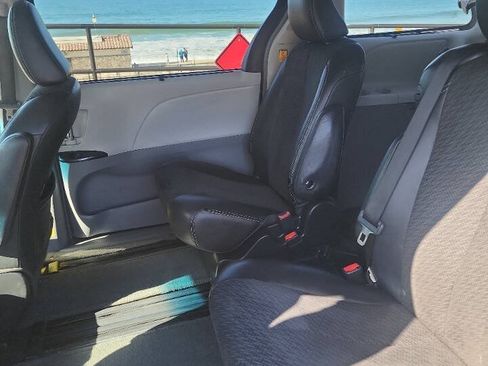 Used 2013 Toyota Sienna SE FWD image 10