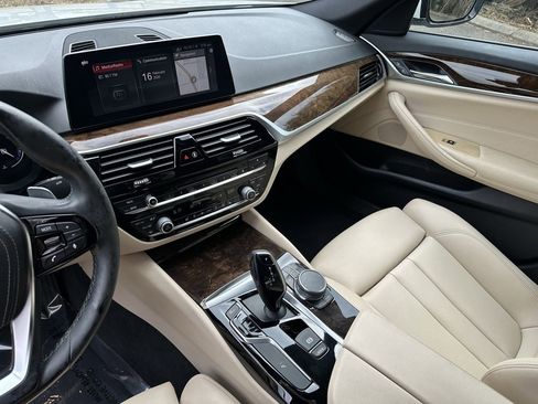Used 2019 BMW 530i xDrive w/ Convenience Package image 20