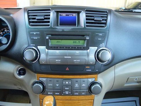 Used 2010 Toyota Highlander 4WD Hybrid w/ Extra Value Pkg 2 image 23